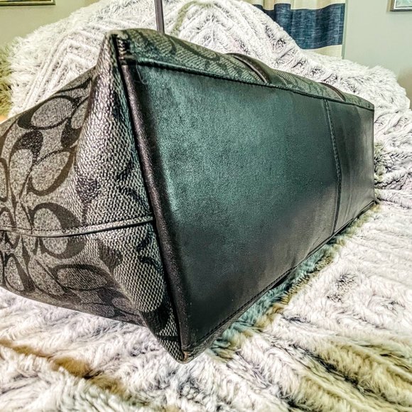 EUC - COACH PERRY BUSINESS TOTE IN SIGNATURE COATED CANVAS (F54799) - Picture 6 of 11